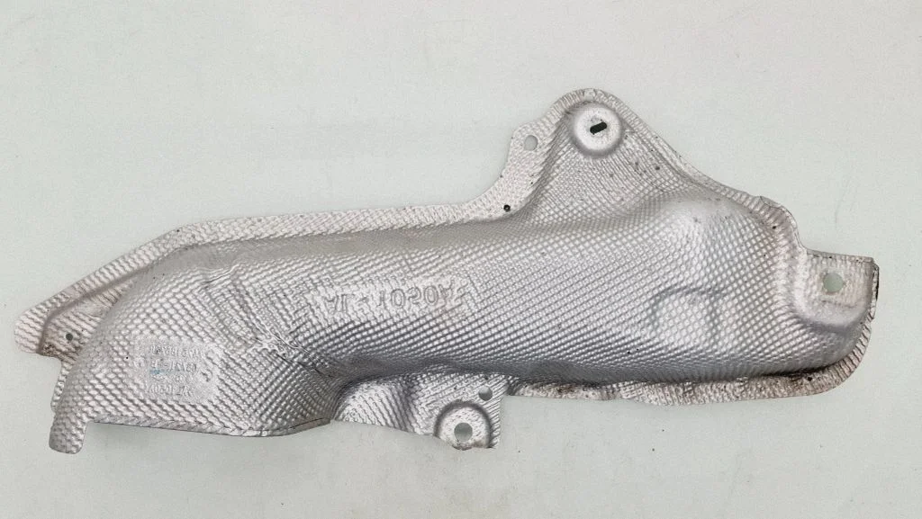 Exhaust heat shield 747618673R