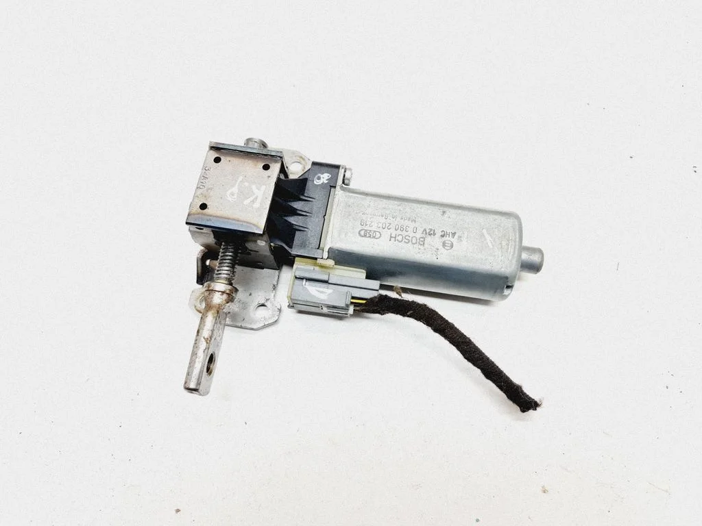 Seat adjustment motor 0390203219