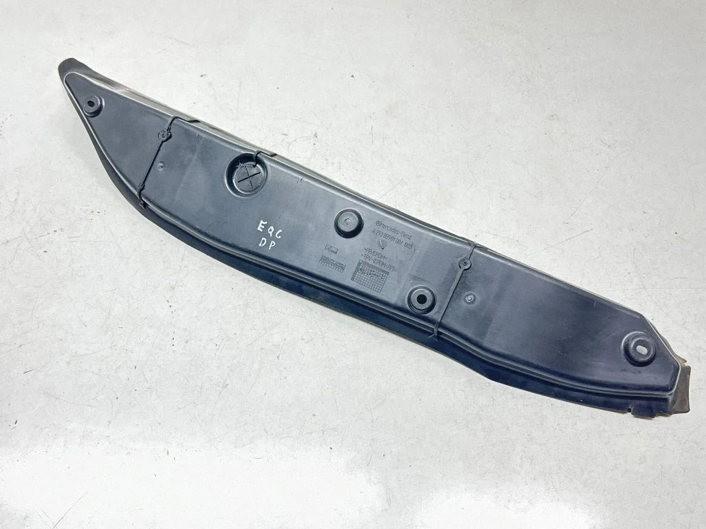 Fender end trim – Mercedes-Benz EQC (2019-)