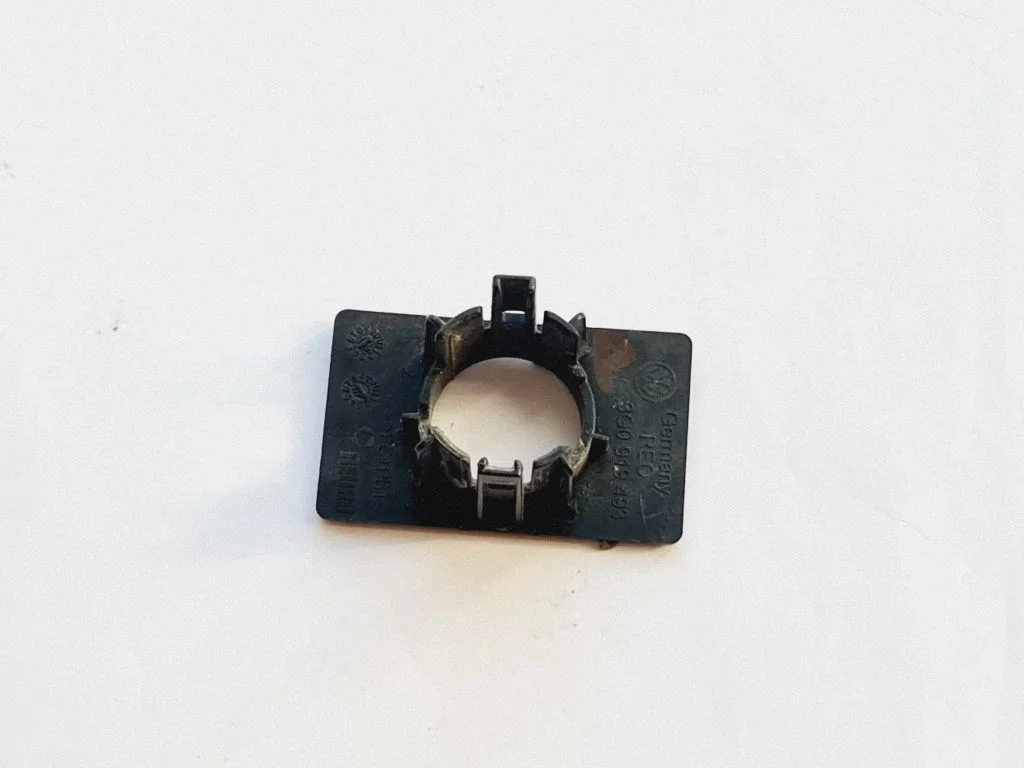 Eesmise parkimisanduri (PDC) hoidik – Volkswagen Passat B7 USA (2012-2019)