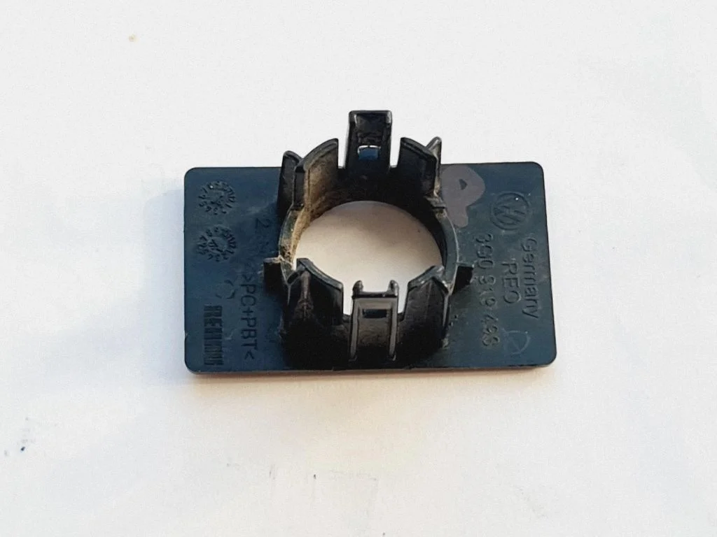 Eesmise parkimisanduri (PDC) hoidik – Volkswagen Passat B7 USA (2012-2019)