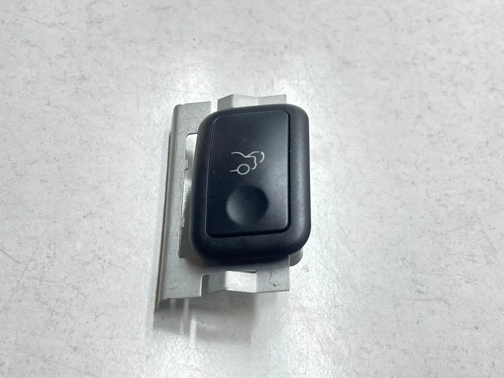 Pakiruumiluugi avamislüliti A2048707051
