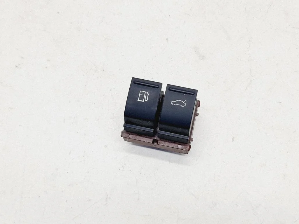 Tailgate opening switch – Volkswagen Passat B6 (2005-2010)