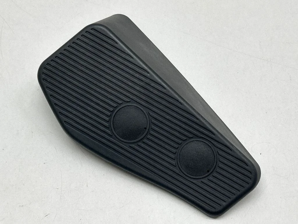 Foot rest pad/dead pedal – front right