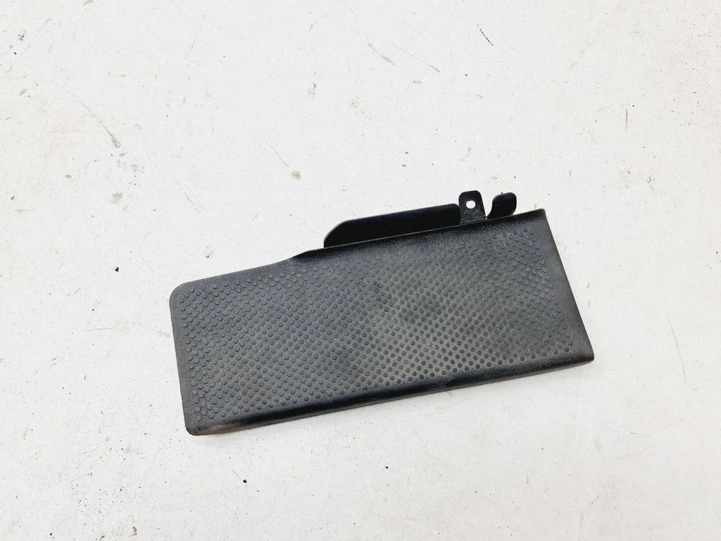 Foot rest pad/dead pedal – Volkswagen Passat B6 (2005-2010)