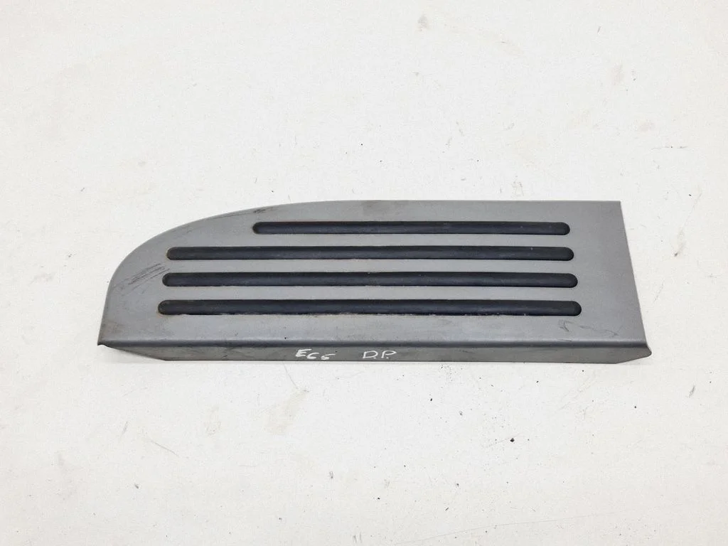 Foot rest pad/dead pedal 8244141