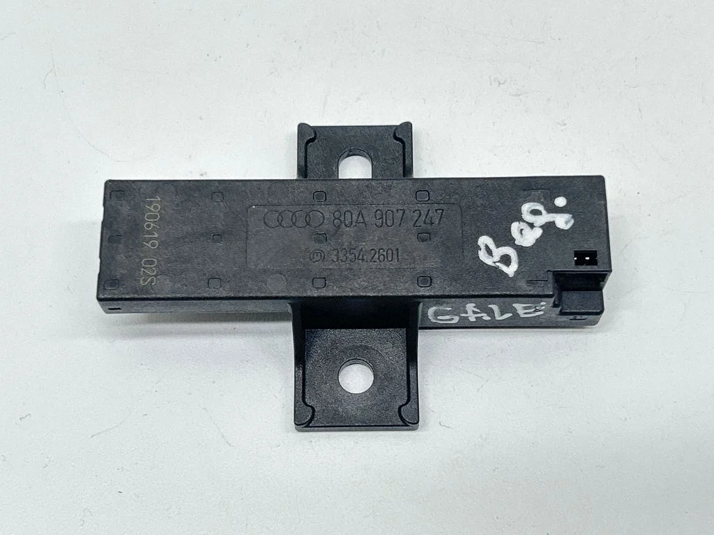 Võtmeta süsteemi KESSY (keyless) juhtplokk/moodul 80A907247