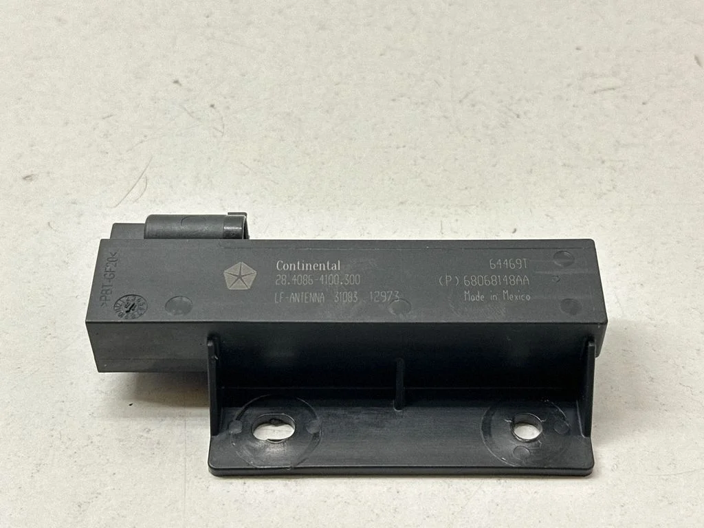Bezatslēgas sistēmas KESSY (keyless) vadības bloks/modulis P68068148AA
