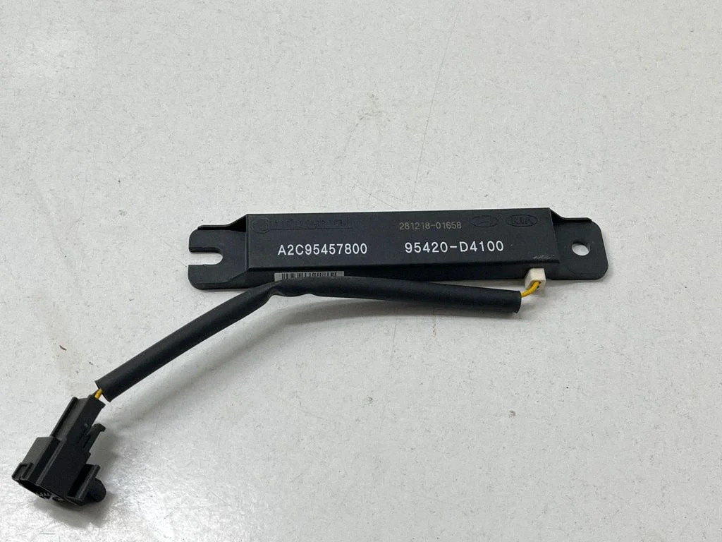 Bezatslēgas sistēmas KESSY (keyless) vadības bloks/modulis 28121801658
