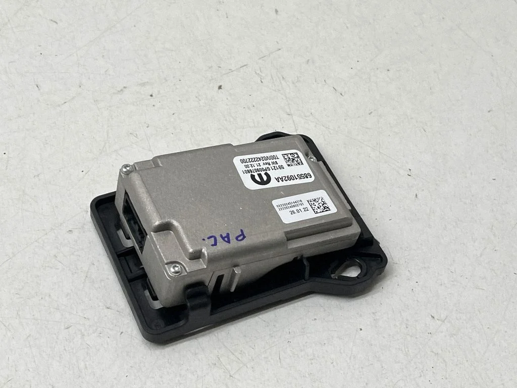 Windshield/windscreen camera – Chrysler Pacifica (2017-)