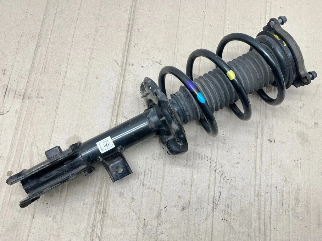 Front shock absorber with coil spring 5466D7000
