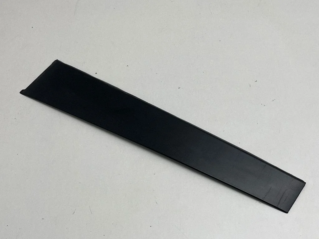 Tagaukse klaasi liist 63563AN32A