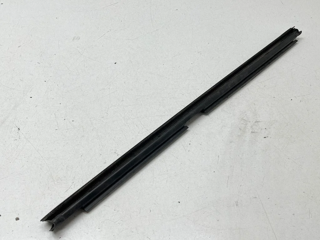 Rear door glass trim molding – Porsche Cayenne (92A) (2010-2017)