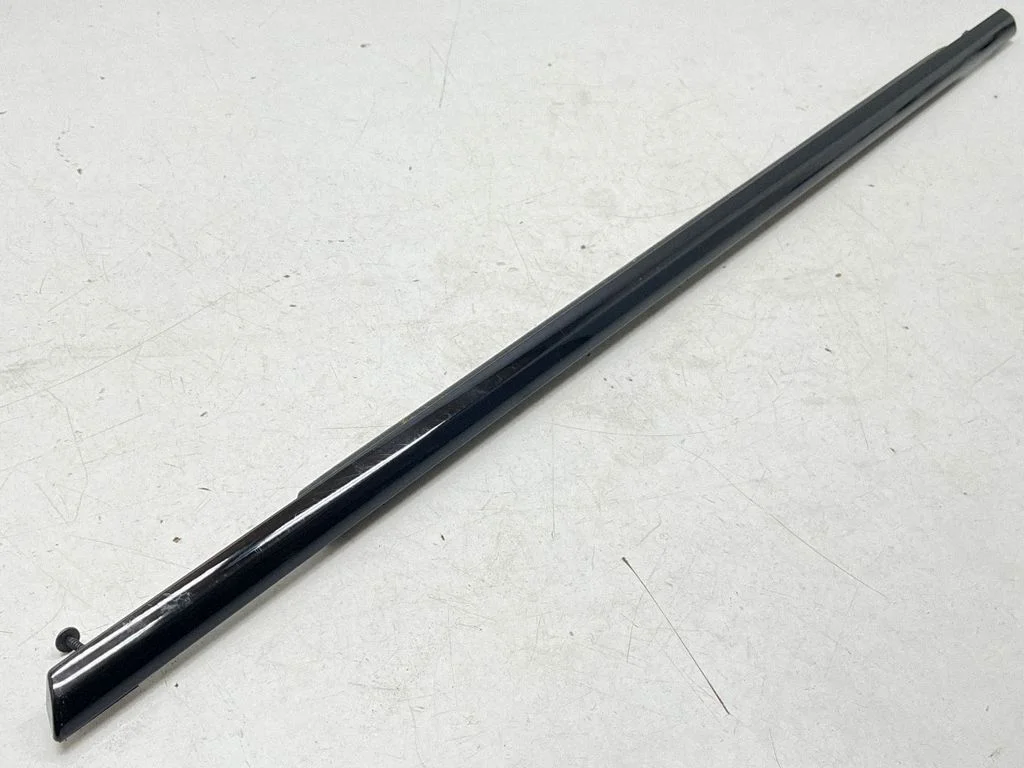 Rear door glass trim molding BJ3M25596