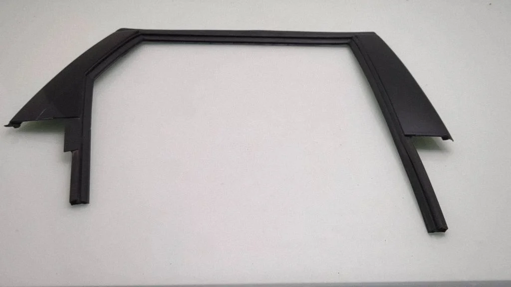 Rear door glass trim molding – Volvo S90, V90 (2016-)