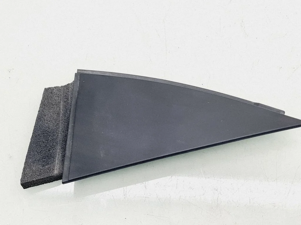 Rear door glass trim molding 13271122