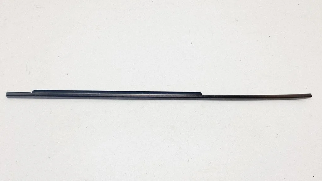 Rear door glass trim molding 2116900580