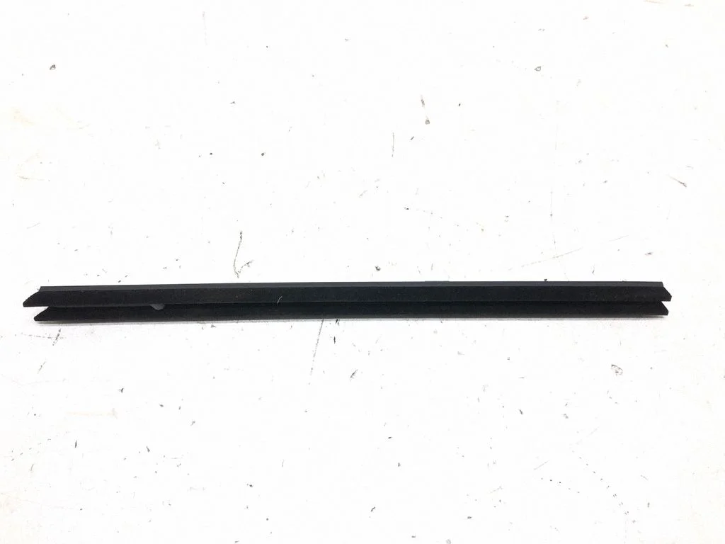 Listwa szyby drzwi tylnych 7205736