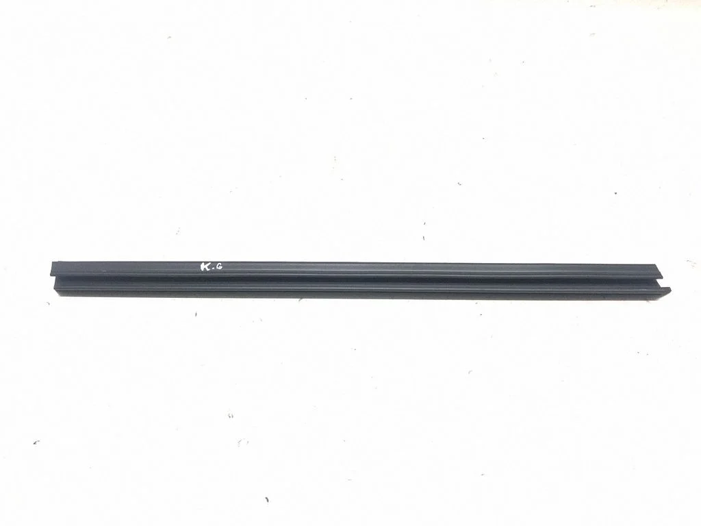 Listwa szyby drzwi tylnych 7205735