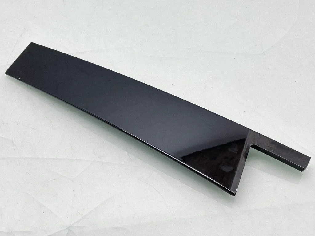 Rear door glass trim molding 2536901300