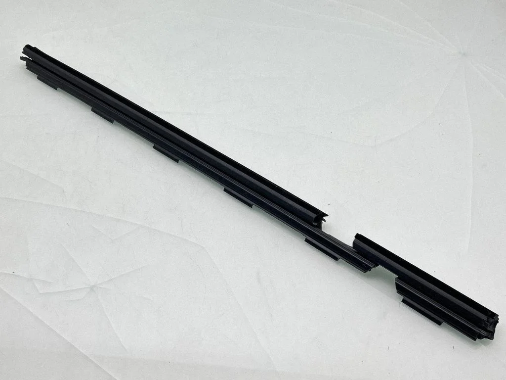 Rear door glass trim molding A2537350102