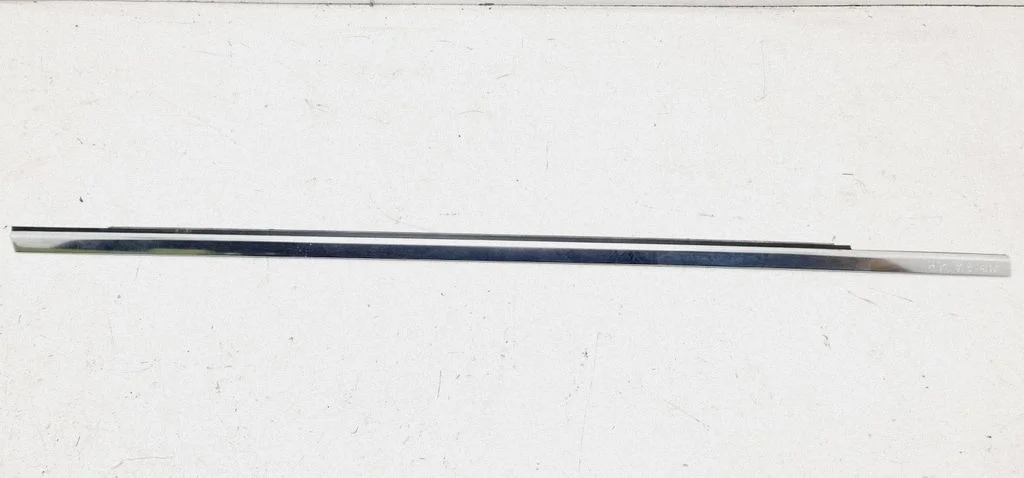 Esiukse klaasi liist A2467250282