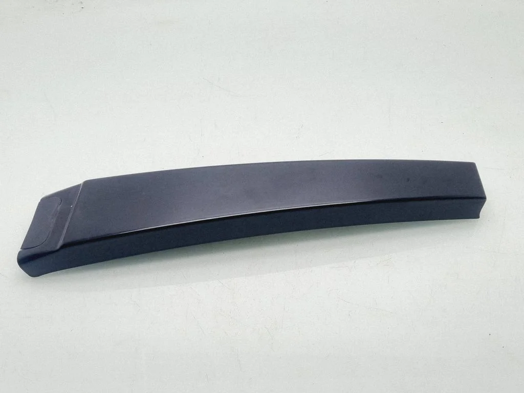 Front door glass trim molding 7L6853318D