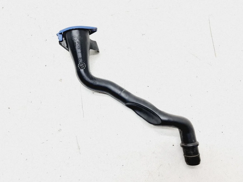 Logu šķidruma tvertnes uzpildes caurulīte – Volvo S60 (2011-2013)