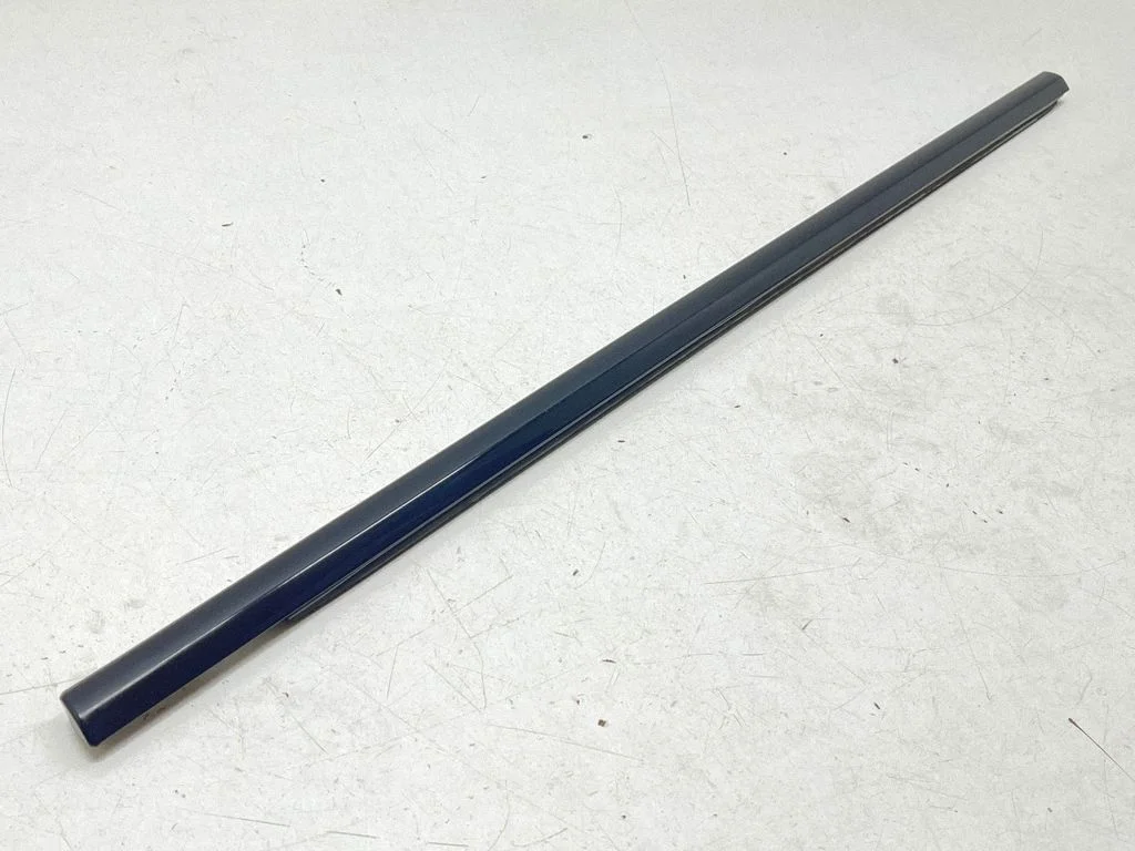 Front door glass trim molding BJ3M21453AE