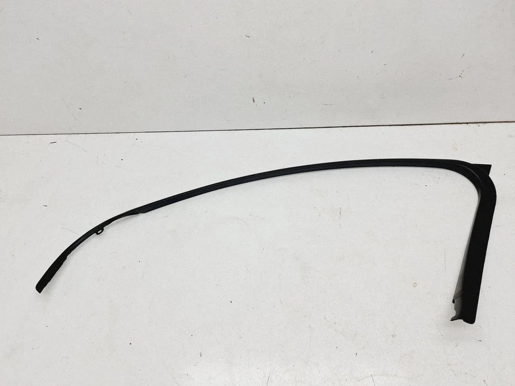 Front door glass trim molding 1302140