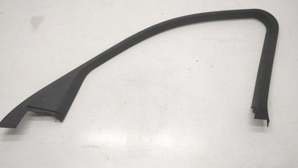 Front door glass trim molding 51337205584