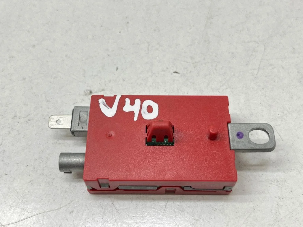 Antenni juhtplokk – Volvo V40 (2012-2019)