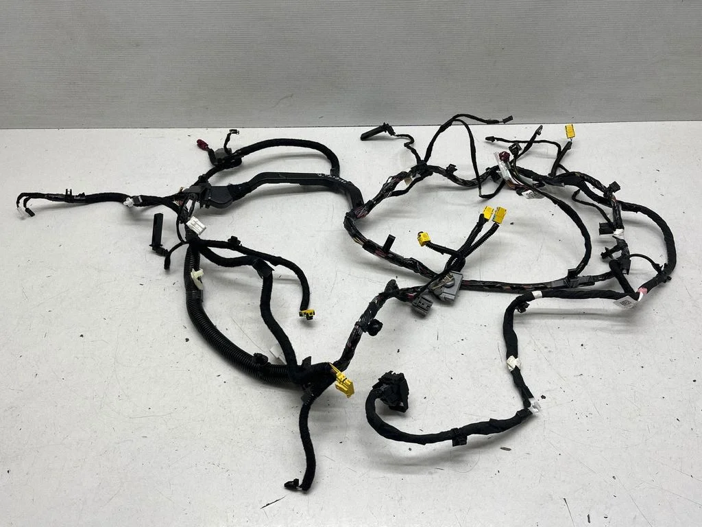 Panel wiring – Tesla Model Y (2020-)