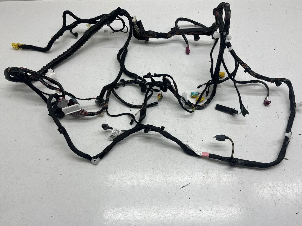 Panel wiring – Tesla Model Y (2020-)