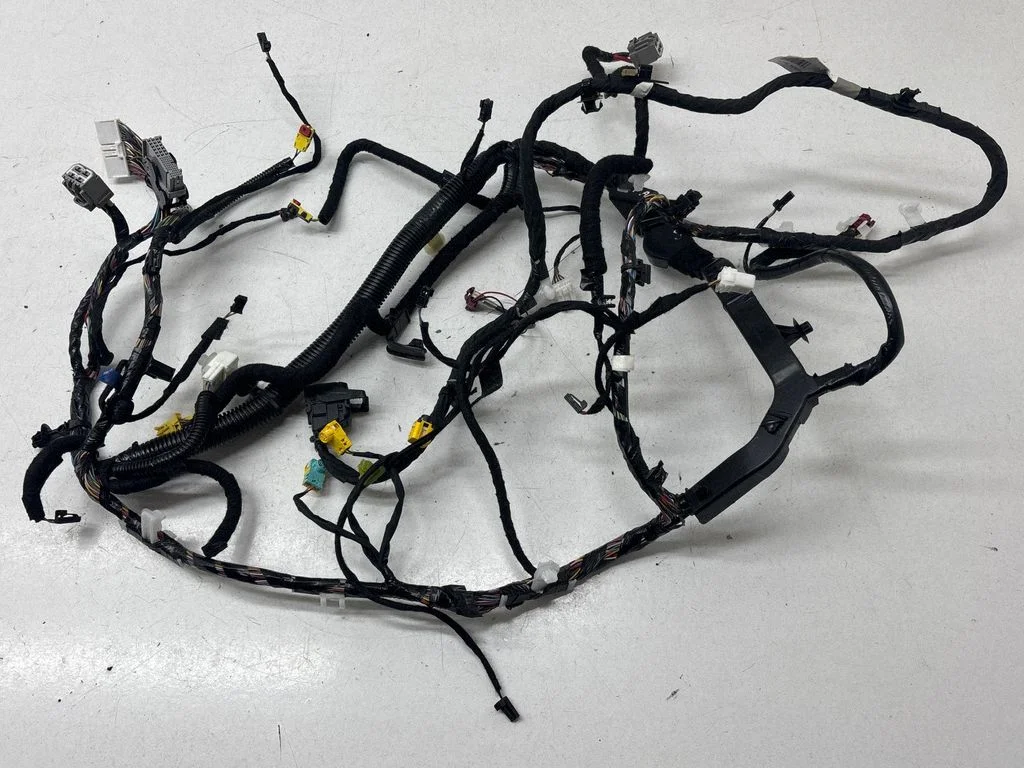 Panel wiring – Tesla Model Y (2020-)