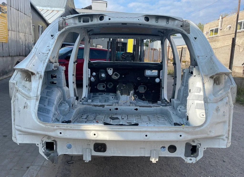 Tagumine kereosa – Mercedes-Benz EQC (2019-)