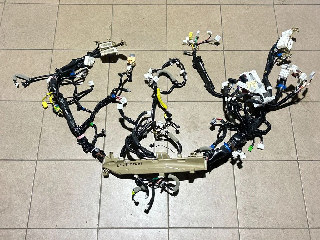 Wiązka deski rozdzielczej 81313AN43A