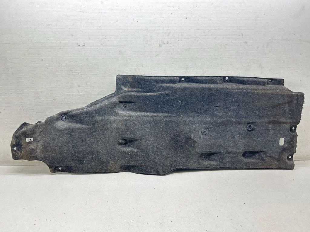 Külgmine põhjakaitse – Chrysler Pacifica (2017-)