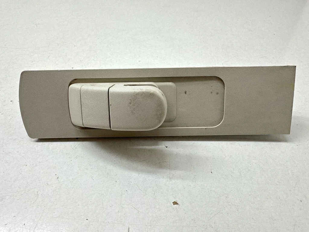 Turvavöö reguleerimise siin GG93F602B82AA3AM1