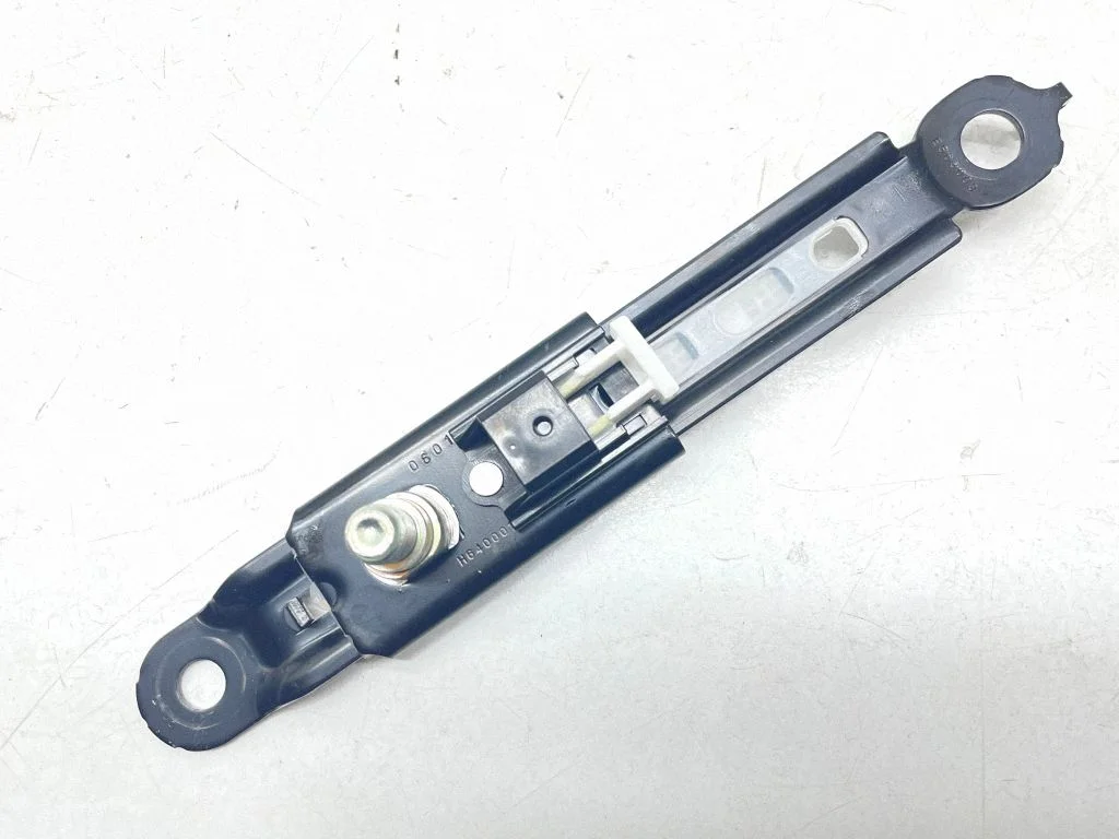 Seat belt adjustment rail – Toyota Land Cruiser (J150) (2009-)