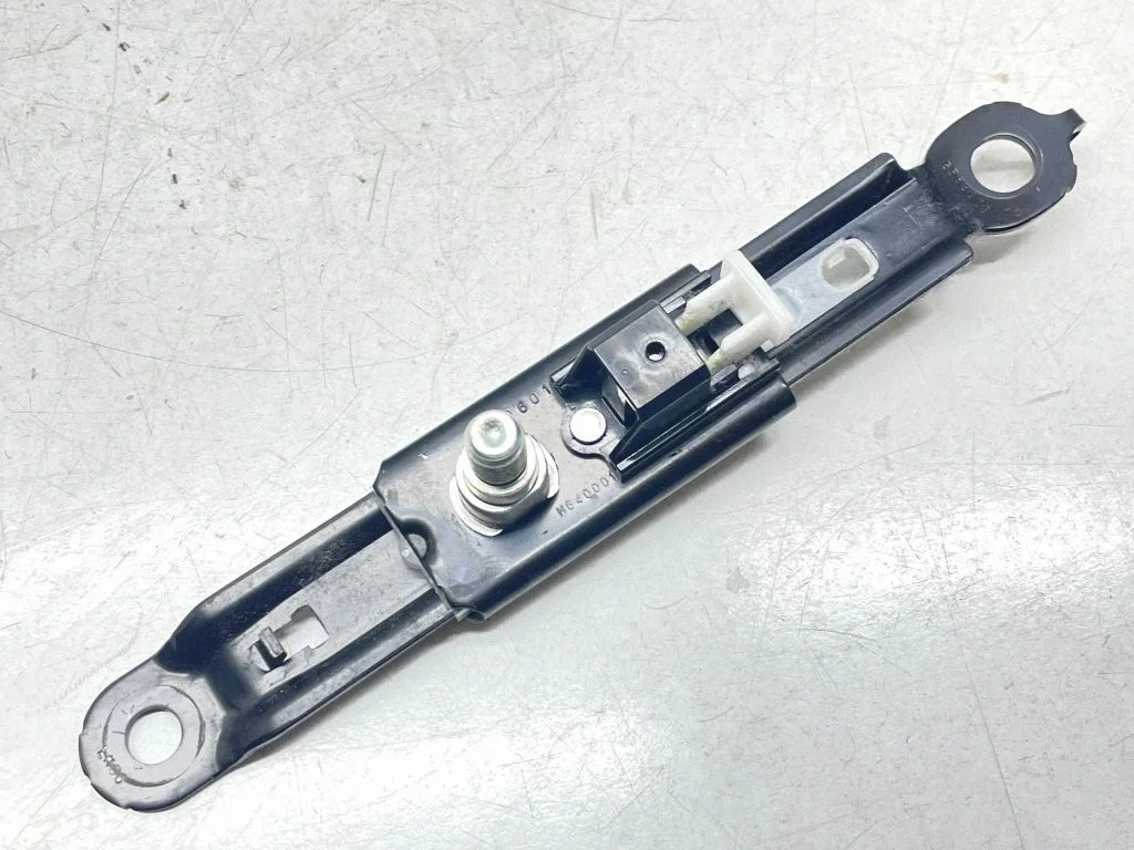 Seat belt adjustment rail – Toyota Land Cruiser (J150) (2009-)