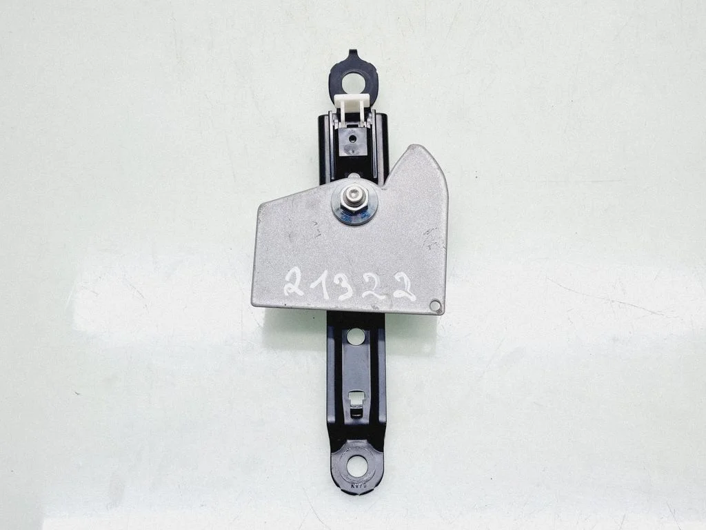 Seat belt adjustment rail – Toyota Land Cruiser (J150) (2009-)