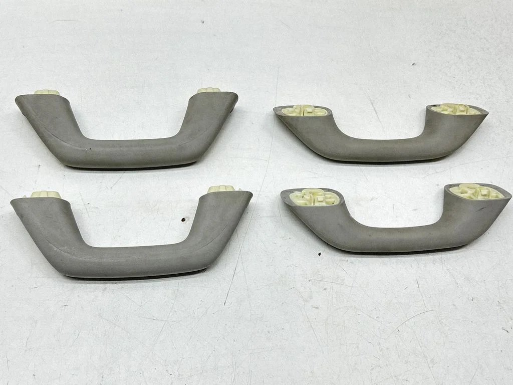 A set of handles for the ceiling 7468060010