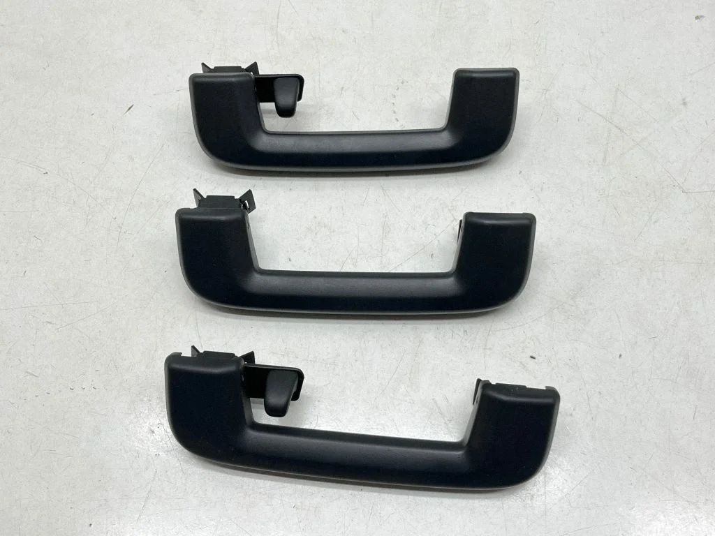 A set of handles for the ceiling 39834463