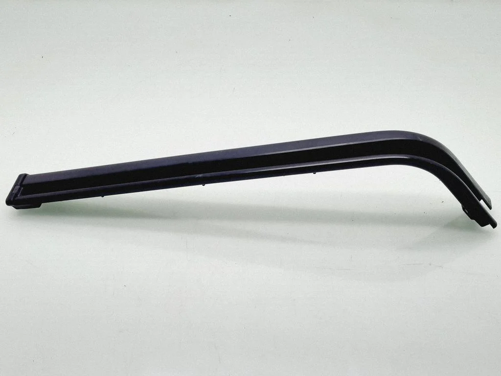 Sliding door middle rail