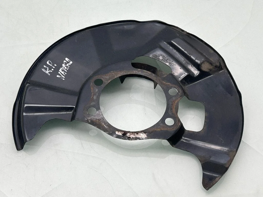 Front brake disc dust cover plate – front left