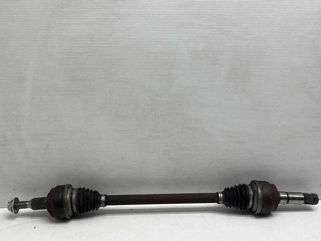 Tagumine pooltelg L1M34K138CD