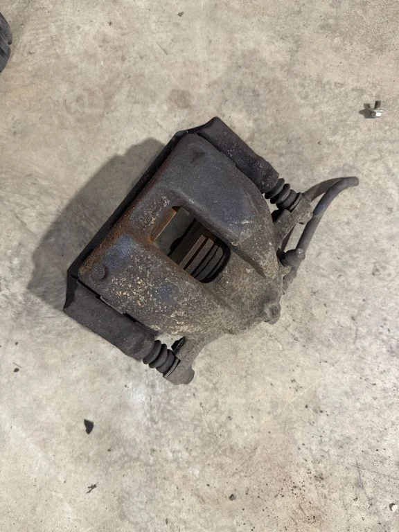 Front brake caliper – Honda CR-V (2013-2016)