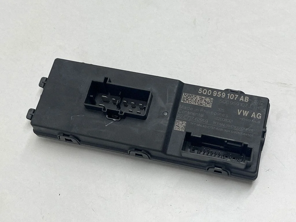 Bagāžnieka vāka vadības bloks 5Q0959107
