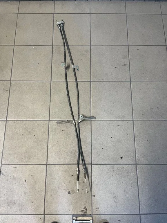 Handbrake/parking brake wiring cable D09H44400